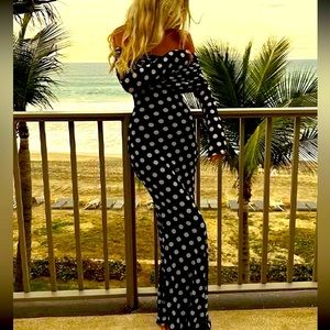 🎉New Off Shoulder Polka Dot Maxi Dress, perfect for any occ…